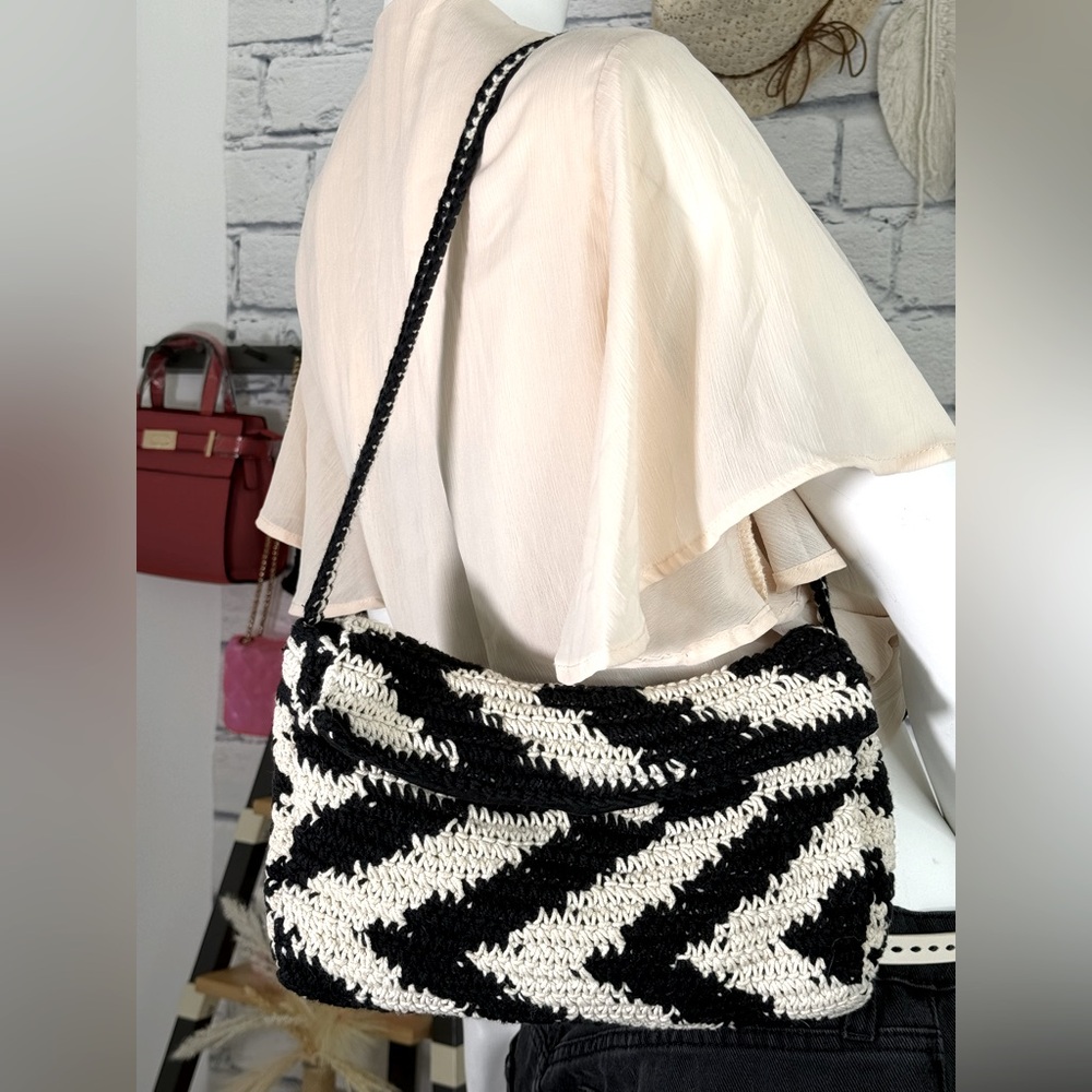Black and Cream Chevron Shoulder Bag - Picture 11 of 11